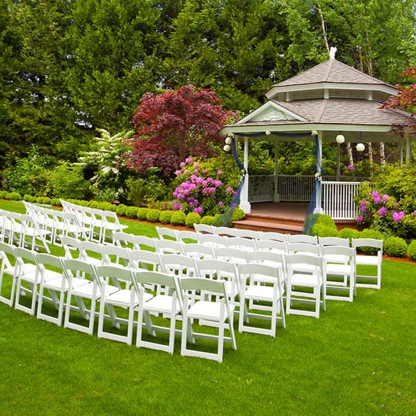 puede reservar los baños de renta para fiestas llamando al número de contacto proporcionado en la página web